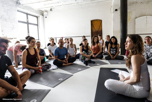 Das erste Mal im Yoga Studio: Das solltest du beachten